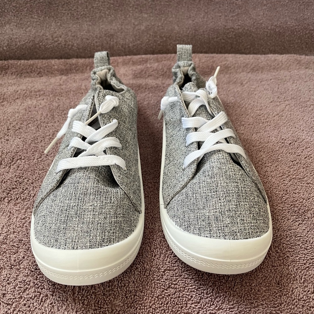 Woman’s casual summertime shoe size 9